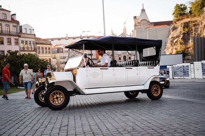 Porto:Private Tour of the Historic City in a Classic Ford T - Cais de Gaia and the Port wine stop