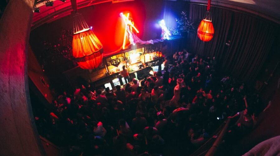 Porto: Pub Crawl with 6 Drinks and VIP Club Entry - What to wear and what to leave behind