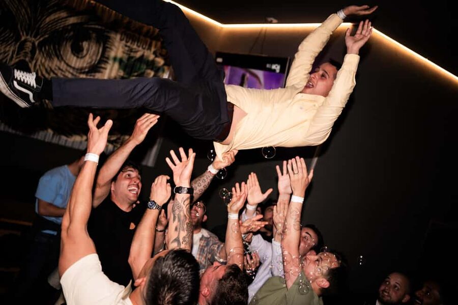 Porto: Pub Crawl with 7 Drinks, Games, and VIP Club Entry - Starting at Fonte dos Leões