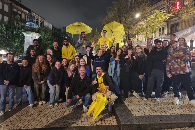 Porto Pubcrawl: 5h,7 Drinks,4 bars &Skip the line Club Entry - A five-hour route through Porto after dark