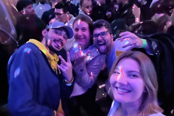 Porto Pubcrawl: 5h,7 Drinks,4 bars &Skip the line Club Entry - Skip-the-line club entry on Rua de Cândido dos Reis