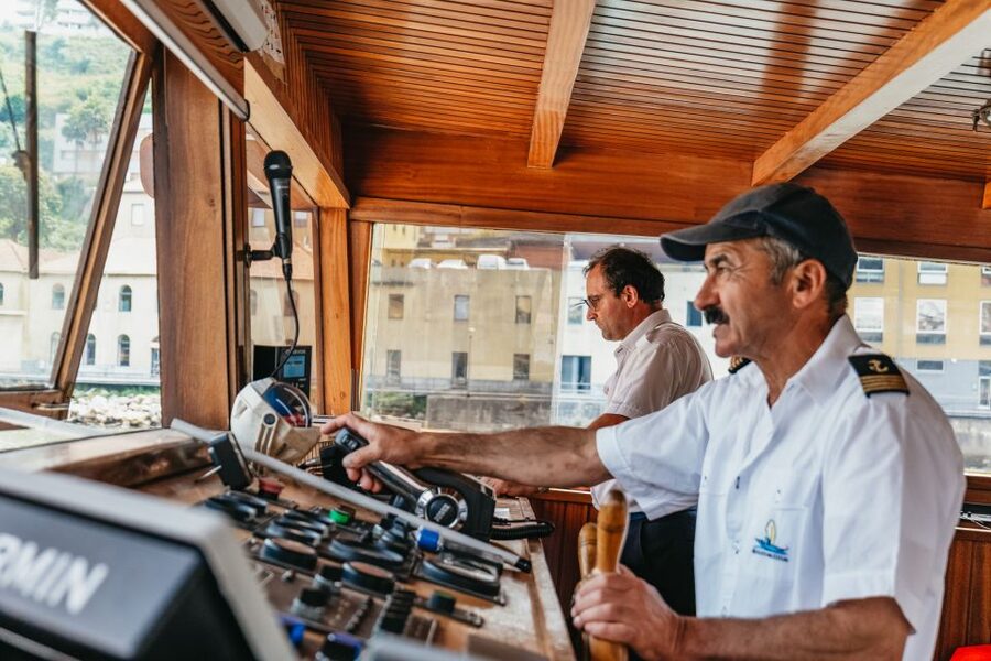 Porto: River Douro 6 Bridges Cruise - Choosing the best time and seat