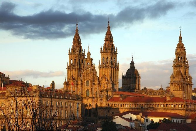 Porto: Santiago de Compostela and Valença do Minho Day Trip - Meeting in central Porto at 7:30 a.m.