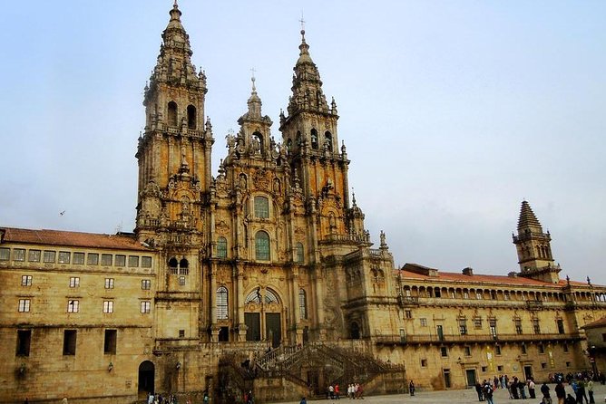 Porto: Santiago de Compostela and Valença do Minho Day Trip - Following the Camino into Santiago