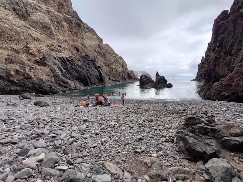 Porto Santo: Island Highlights 4x4 Tour with Hotel Transfers - Pico Castelo and the long lunch break