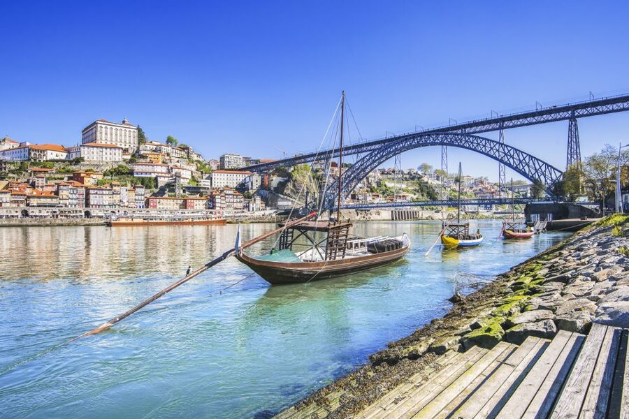 Porto: Six Bridges Cruise - Boarding the rabelo boat at Av. de Diogo Leite 408