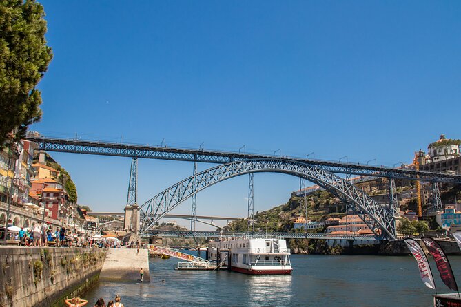 Porto Six Bridges Panoramic Cruise on the Douro River - Finding the right boat along the waterfront