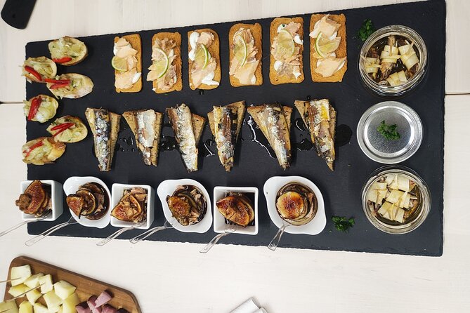 Porto Tapas and Vinho Verde Tour - Porto food in four generous hours