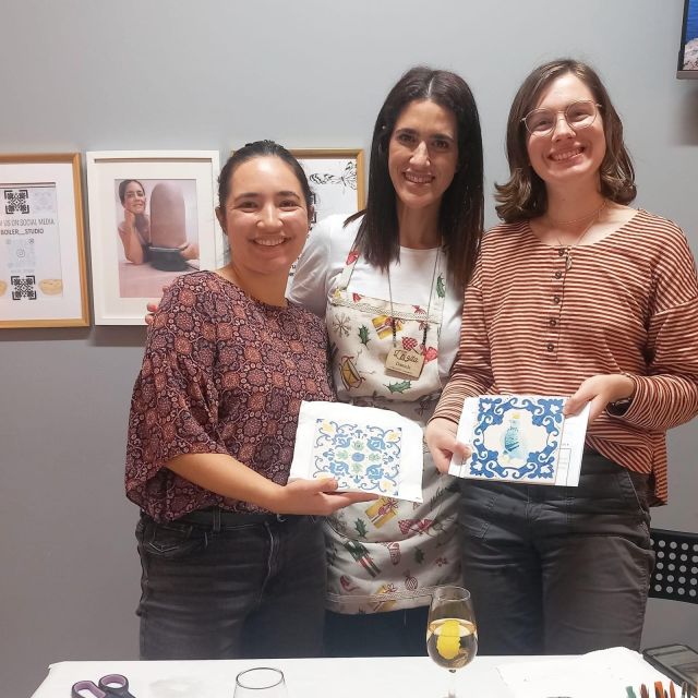 Porto: Tile Painting and Cocktails in Downtown Porto - How much guidance can you expect?