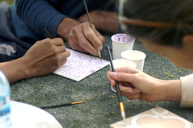 Porto Tile Painting Workshop in artist studio - Designing a tile without artistic stress