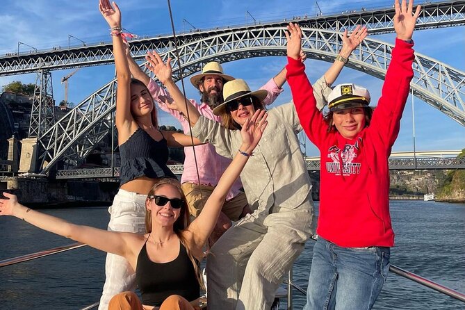 Porto: Tour on the Douro River in a Classic Boat - Welcome drinks and the family tomato jam