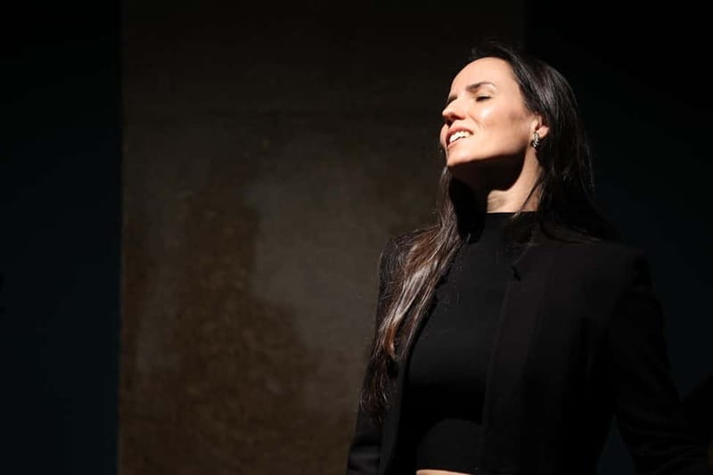 Porto: Traditional Fado Show at Sao Bento with Port Wine - Fado behind São Bento’s blue tiles