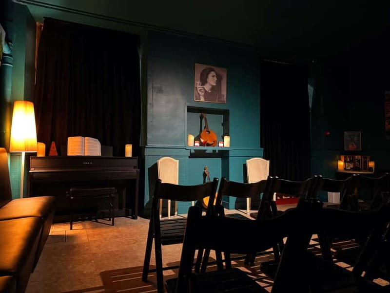 Porto: Traditional Fado Show at Sao Bento with Port Wine - The music, not dinner, is the main event
