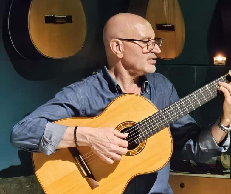 Porto: Traditional Fado Show at Sao Bento with Port Wine - Finding the small room inside São Bento