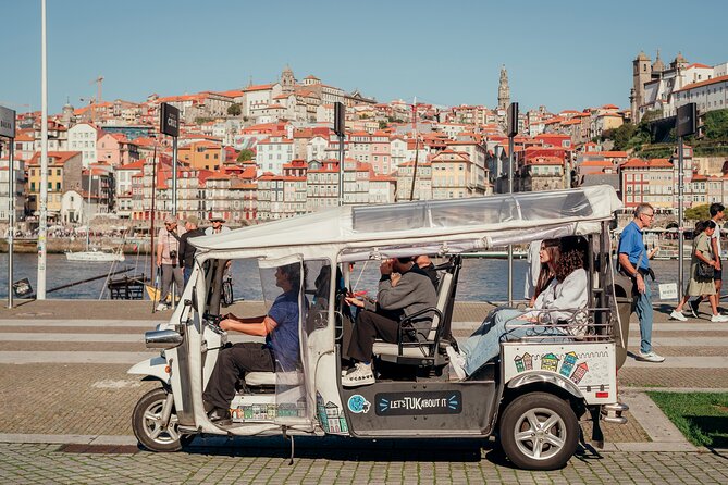 Porto Tuk Tuk: Clérigos, Seaside & Viewpoints - with Options - Starting at Batalha Square in the old center