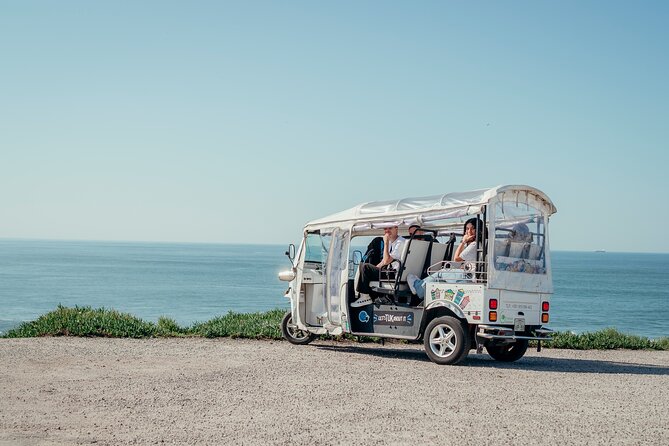Porto Tuk Tuk: Clérigos, Seaside & Viewpoints - with Options - Fontainhas viewpoint and Porto’s bridge country