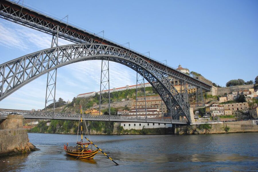 Porto: Tuk-Tuk Tour, Douro River Cruise, and Wine Tasting - The Port tasting and winery visit