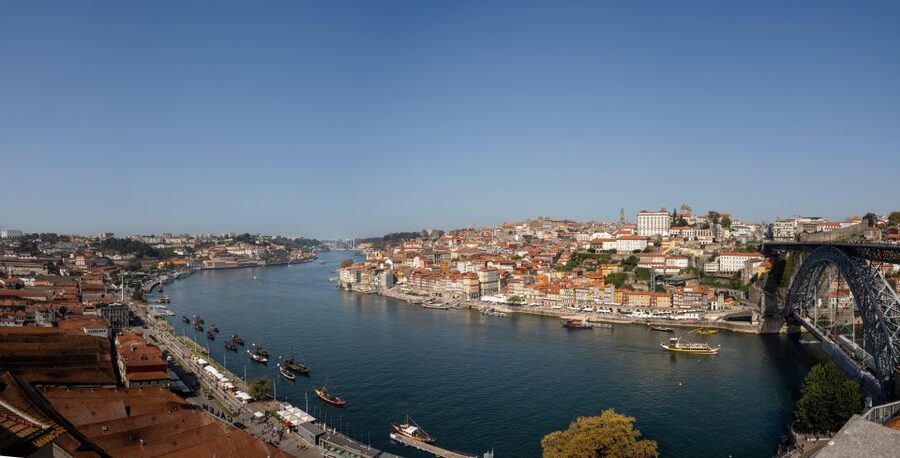 Porto: Walking Tour, Lello Bookshop, Boat and Cable Car - Cable car views above the Douro