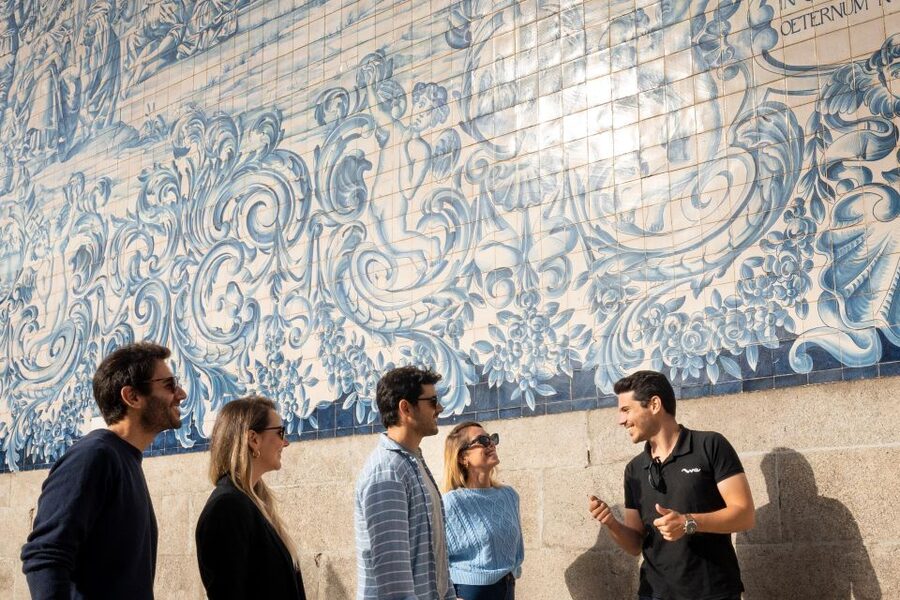 Porto: Walking Tour, Lello Bookshop, Boat and Cable Car - Starting at Largo Amor de Perdição