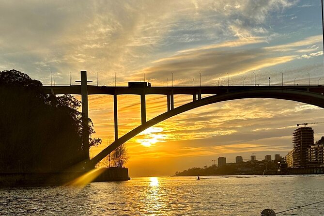 Porto: Yacht Small-Group Douro River Cruise & 6 Bridges w/ Drink - The six-bridge passage