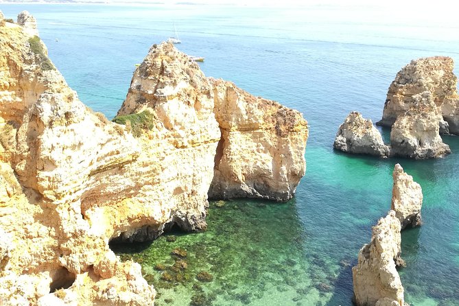 Private Algarve: Benagil Caves, Lagos Cliffs & Hidden Beaches - Lunch, conversation, and the local touch