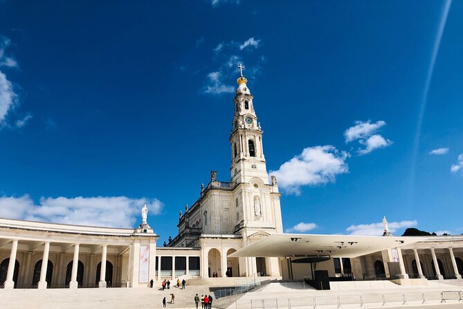 Private Day Tour With Guide to Fatima, Batalha, Nazaré and Obidos - Valinhos and the Homes of the Little Shepherds