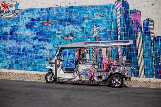 Private Half-Day Eco Tuk Tuk Tour in Lisbon - Two hilltop viewpoints, two different views