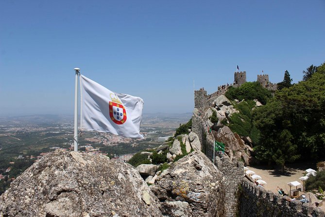 Private Half Day Tour to Sintra and Pena Palace from Lisbon - What the guides add to the day