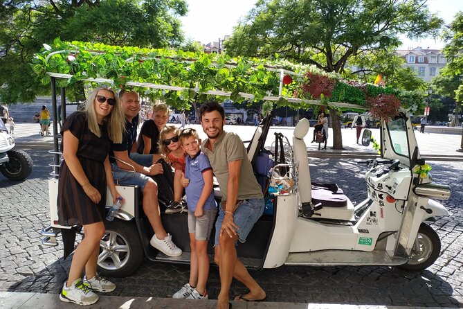 Private tuk tuk tour in old city Lisbon (Standard-1h30) - Starting at Rossio and moving through central Lisbon