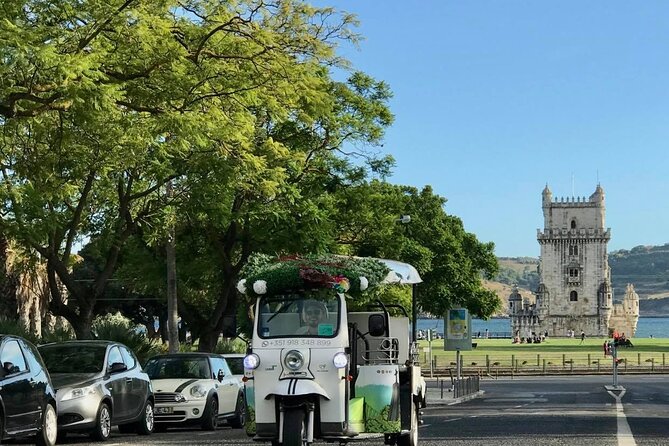 Private tuk tuk tour in old city Lisbon (Standard-1h30) - Senhora do Monte and Lisbon from above