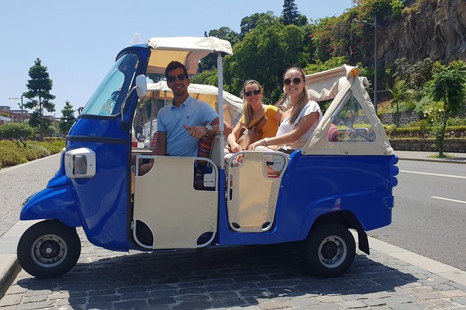 Private Tuk Tuk Tour to Old Town + Monte in Funchal - Waiting at Monte and taking the baskets down
