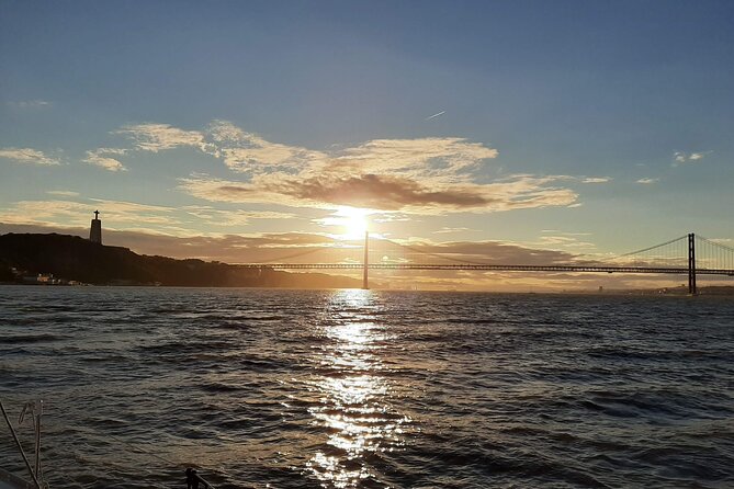Relaxing Sailboat Cruise along the Tagus - The return past MAAT and the waterfront