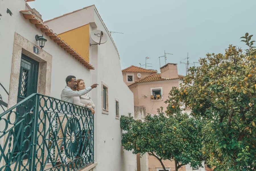 Romantic Photoshoot Experience for Couples in Lisbon - Photos, editing, and extra images
