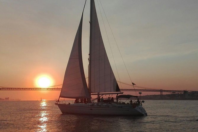 Sailboat Tour in Lisbon with drinks included | Morning and Sunset - Why the Tagus is the right place to see Lisbon