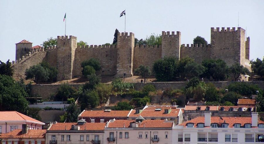 São Jorge Castle Skip-the-line Entry Ticket - Meeting the host near Travessa do Chão da Feira