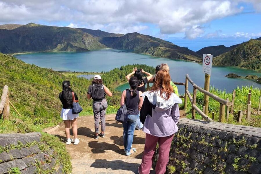 São Miguel: 2-Day Island Tour, Tea & Pineapple Plantation - Ocean cliffs, black sand, and Lagoa do Fogo