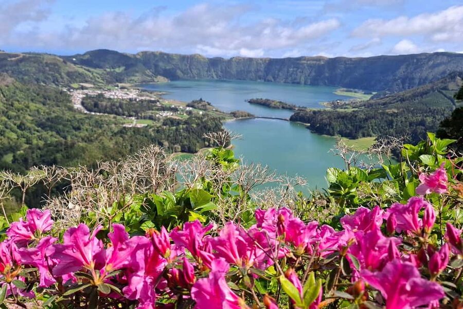 São Miguel: 2-Day Island Tour, Tea & Pineapple Plantation - The guides make the long days work