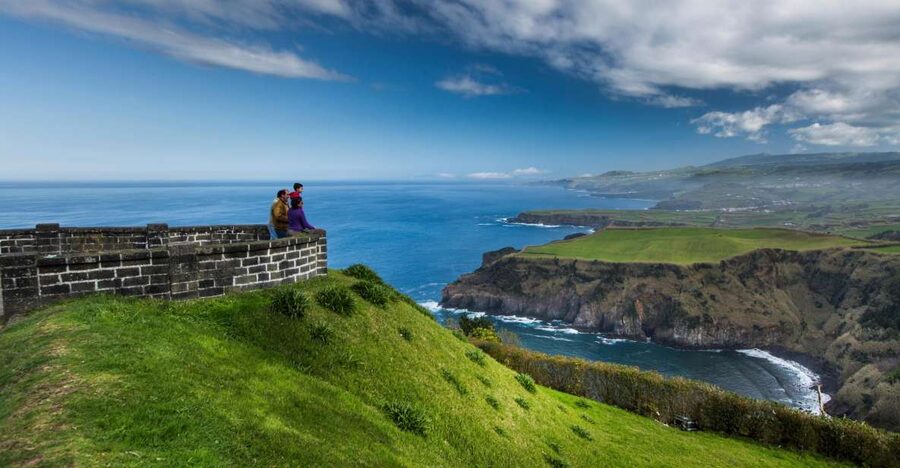 São Miguel East: Full-Day Van Tour with Lunch - Furnas Lake reveals the island’s volcanic engine