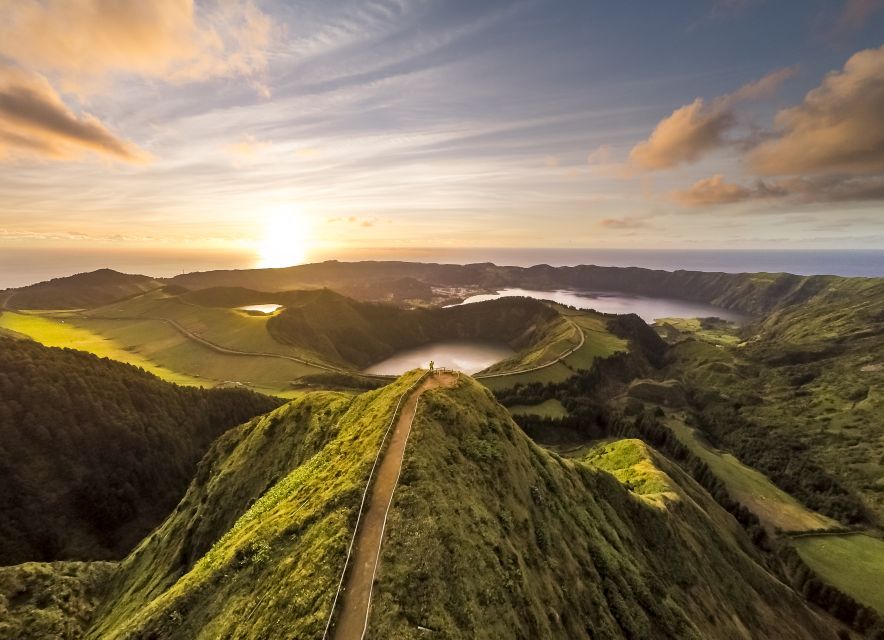 São Miguel: Full-Day Tour to Sete Cidades and Lagoa do Fogo - Pico do Carvão and the island’s two coasts