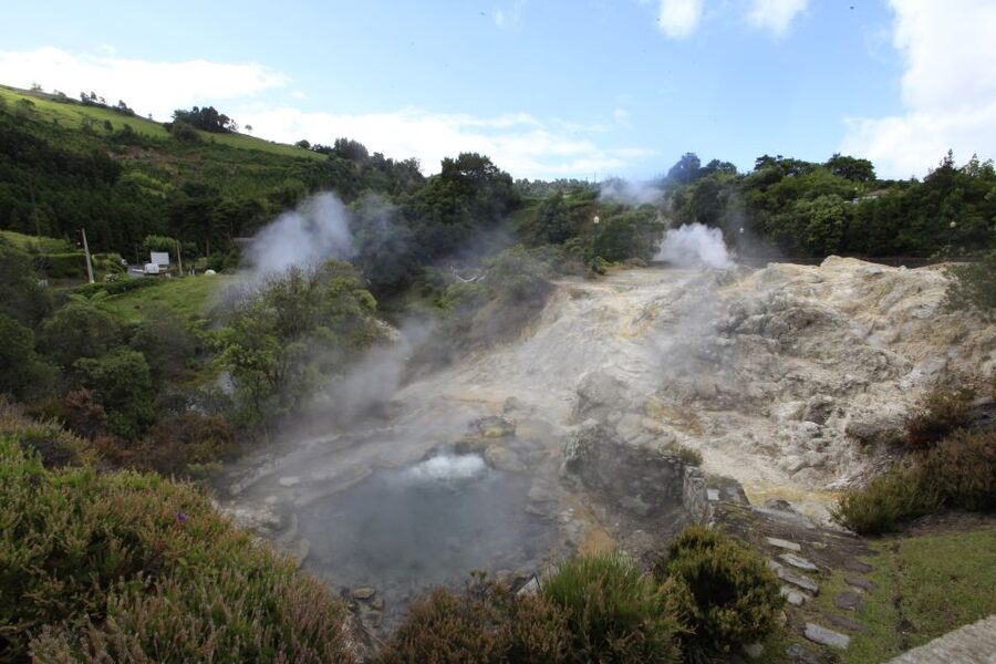 São Miguel: Furnas and Nordeste Full-Day Tour with Lunch - What the small van changes
