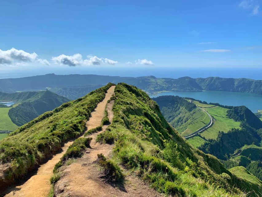 São Miguel: Sete Cidades & Lagoa do Fogo Tour with Lunch - Pico do Carvão opens with wide island views