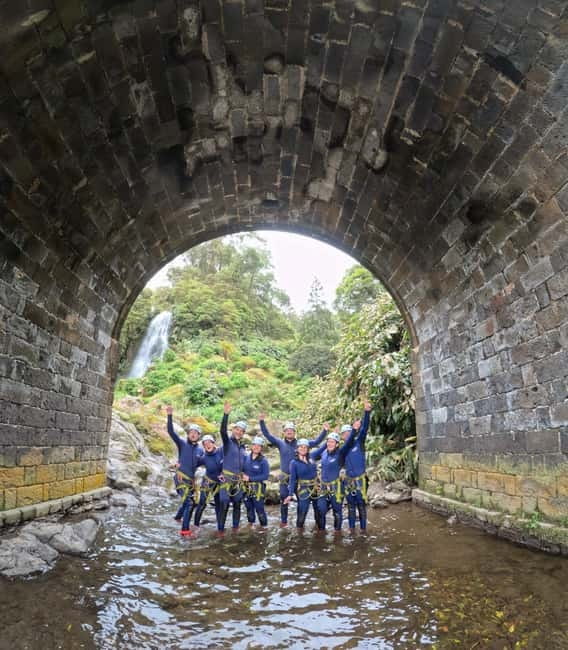 São Miguel: WaterPark Canyoning Ribeira dos Caldeirões - The guides are part of the experience
