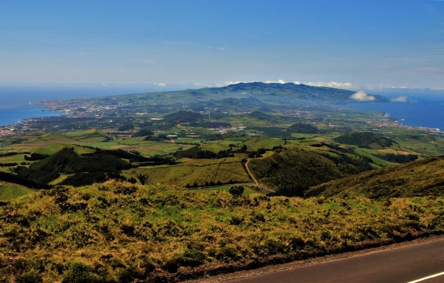 São Miguel West: Full-Day Van Tour with Lunch - Climbing above the Sete Cidades volcano