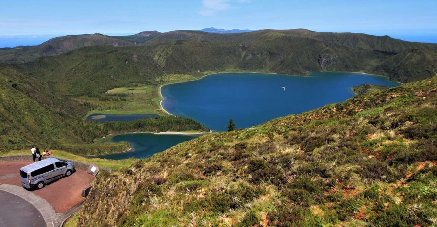 São Miguel West: Full-Day Van Tour with Lunch - Vista do Rei and the twin lakes