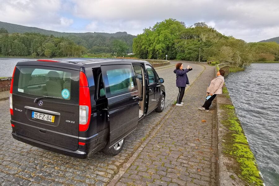 São Miguel West: Sete Cidades and Fogo Tour with Lunch - Caldeira Velha: worthwhile, but budget for admission