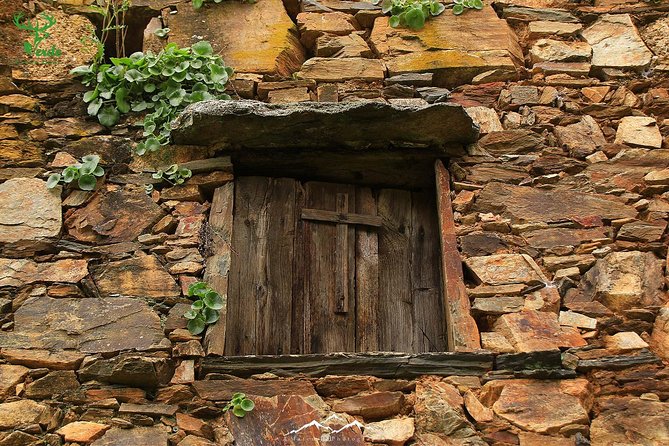 Schist Villages at Lousa Mountain - Cadaval Cimeiro and Cadaval Fundeiro on Foot