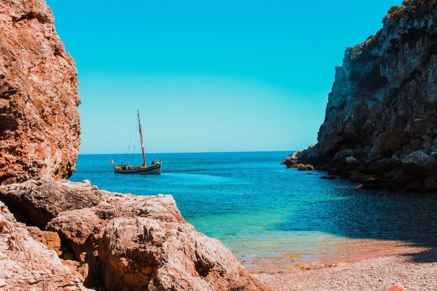 Sesimbra: Arrábida Beaches & Caves Boat Tour with Snorkeling - Should you book the Sesimbra boat tour?