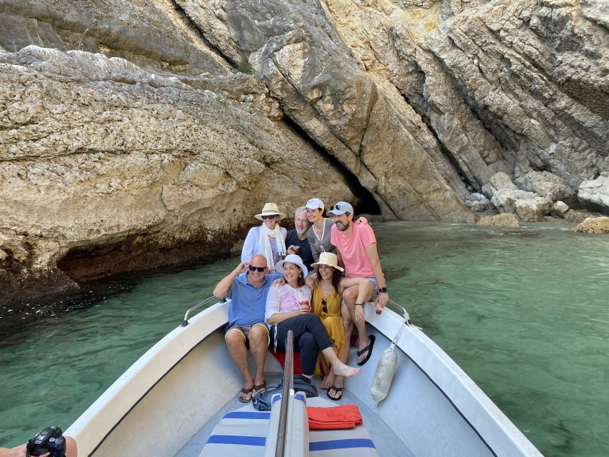 Sesimbra: Arrábida Beaches & Caves Boat Tour with Snorkeling - Mijona and Inferno, small beaches and big rock walls