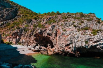 Arrábida Beaches & Caves Boat Tour with Snorkeling