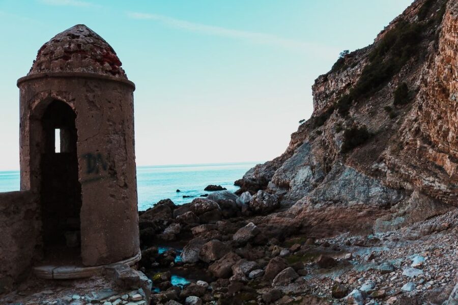 Sesimbra: Arrábida Beaches & Caves Boat Tour with Snorkeling - Practical packing advice for the Atlantic